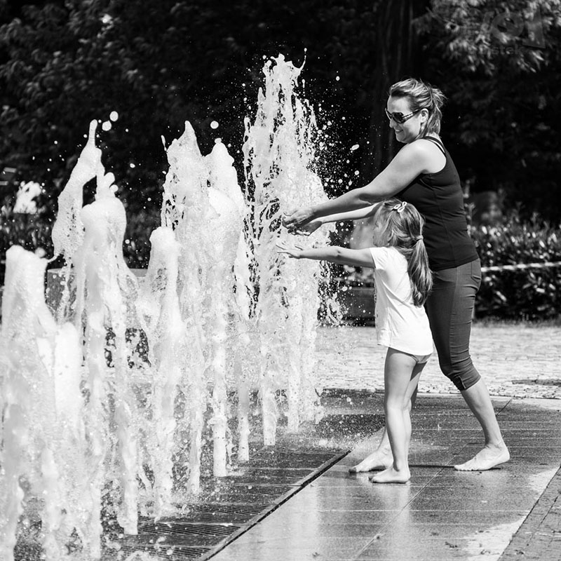 Zábava u vodotrysku / Fun at the fountain