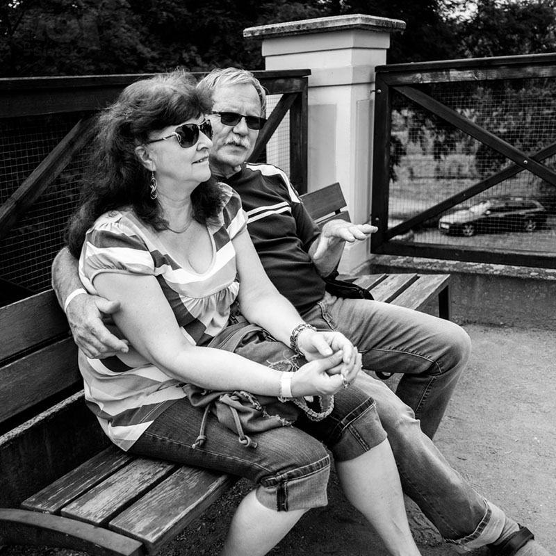 Dvojice se slunečními brýlemi / A couple with sunglasses